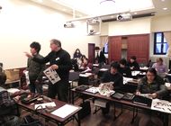 熱心に練習する参加者の様子